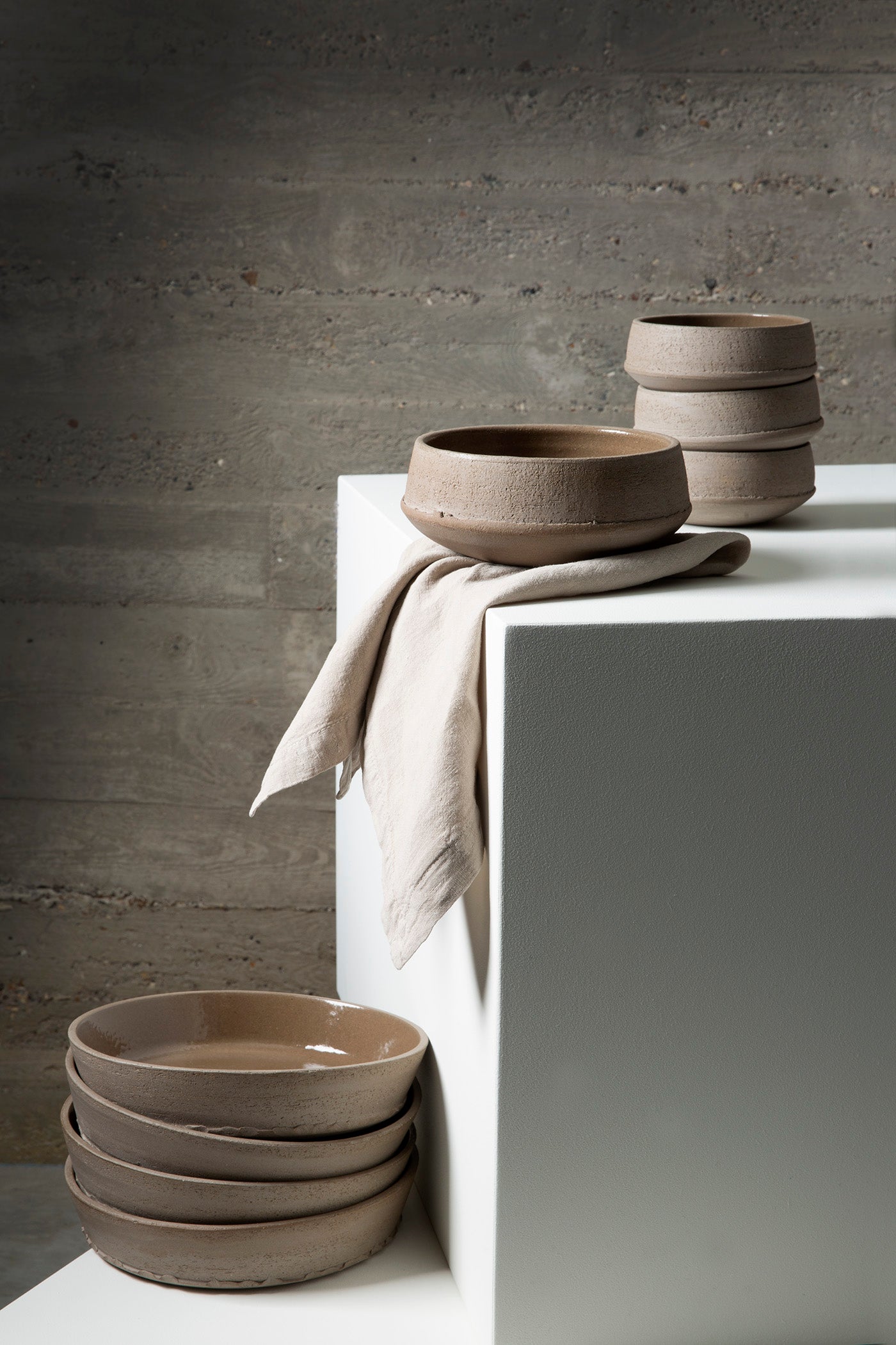 Deep plate taupe